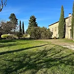 D'hotes - Du Colombeyras Bed & Breakfast 3*