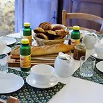 D'hotes - Du Colombeyras Bed & Breakfast 3*