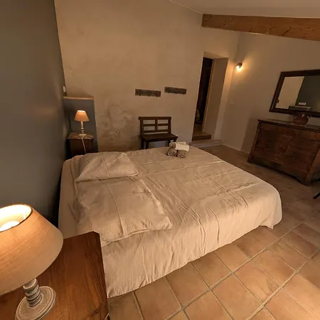 D'hotes - Du Colombeyras Bed & Breakfast 3*